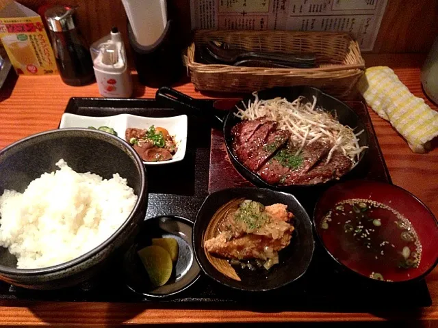 大盛り定食 ¥900|ヤマモトさん