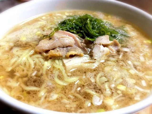 背脂鶏ガラ醤油ラーメン|炊かれたいオトコ おこん 小栁津さん