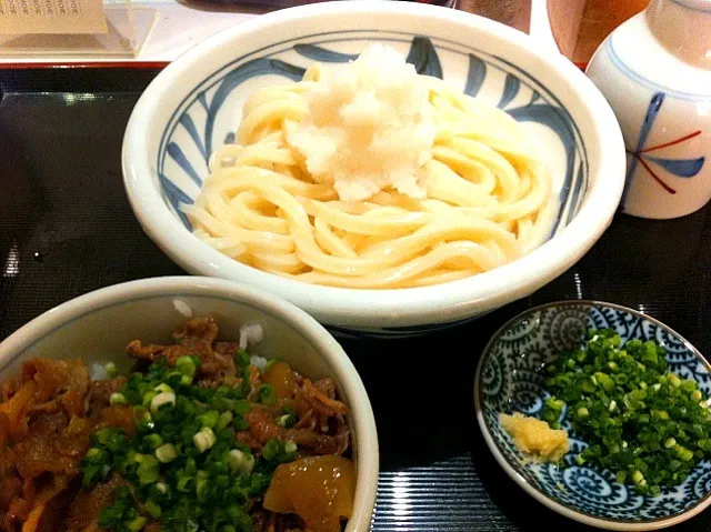 人形町『谷や』のぶっかけおろしうどん (温・温)＋牛めし|塩豚骨さん