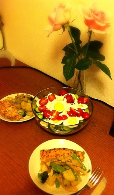 Fried salmon + veggies w/ salad|Emi Chiba-Smithさん