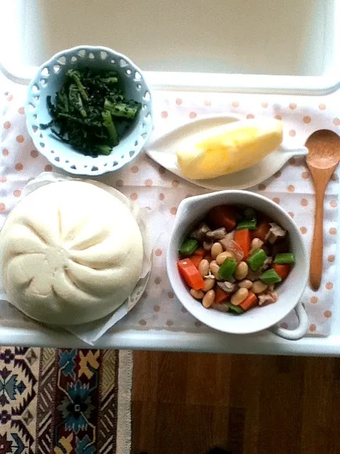 幼児食 肉まん、六目豆、春菊胡麻和え、りんご|あっこさんのさん