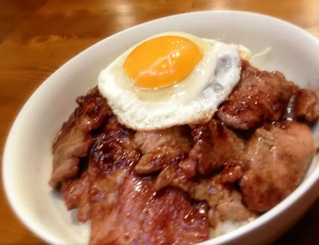 豚肉のジンたれ丼 ロコモコ風|栄太1219さん