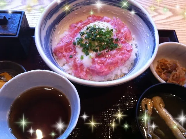 今日は和食の賄い…温玉のせネギトロ丼|KAORIさん