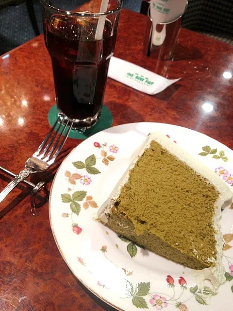 Snapdishの料理写真:英國屋の抹茶シフォンケーキ|ニノさん