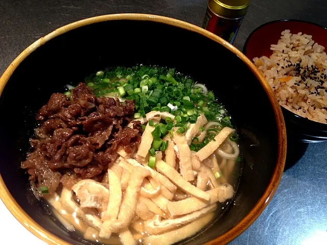 Snapdishの料理写真:肉うどん&キノコの炊き込み御飯|seiko Oさん