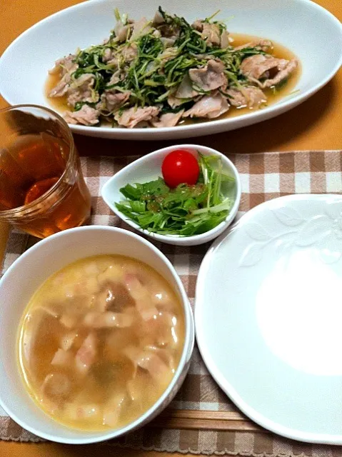 水菜のサラダ、水菜と豚しゃぶ肉炒め、かぶとベーコンのスープ|tomrowさん