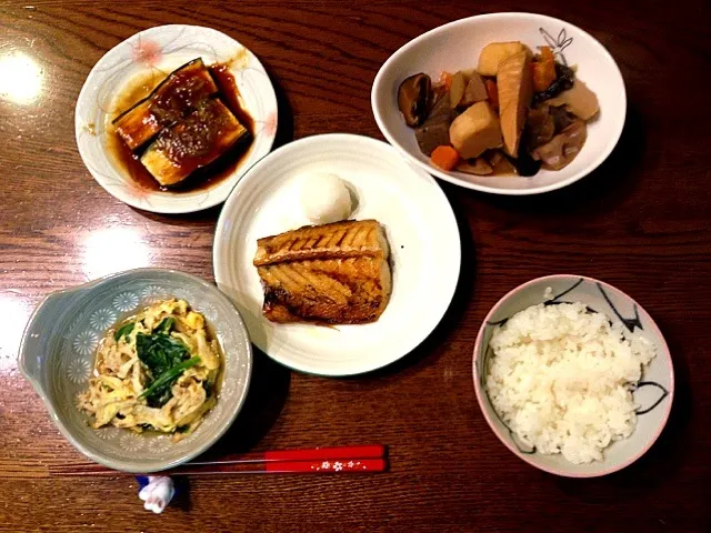 Snapdishの料理写真:筑前煮、シラスの卵とじ、塩鯖、なすのネギ味噌|sayumiさん