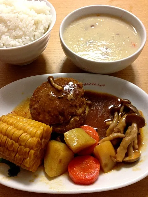 晩ご飯 煮込みハンバーグ|makotoさん