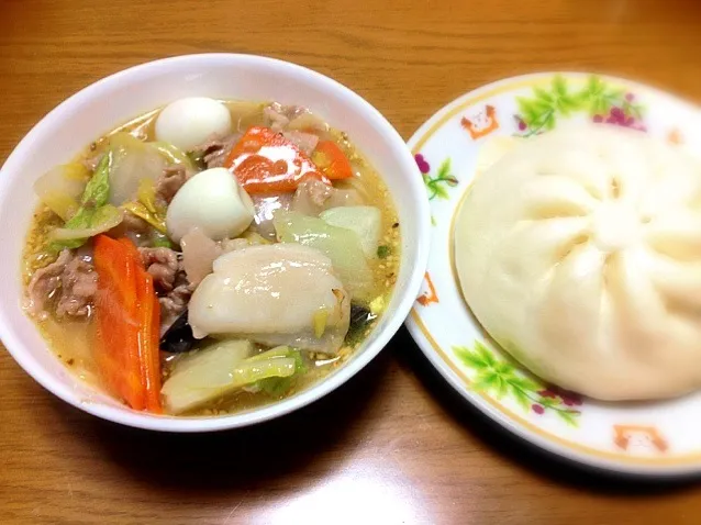 餡かけ半ラーメンと肉まん|まりこさん