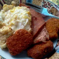 Snapdishの料理写真:mixed nugget, meatloaf and egg|nur allishaさん