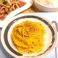 Snapdishの料理写真:かぼちゃのクリームパスタ、イカと白菜のニンニクバター醤油炒め、カブのレモン漬け|🎀Azusa🎀さん