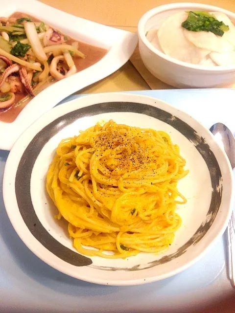 かぼちゃのクリームパスタ、イカと白菜のニンニクバター醤油炒め、カブのレモン漬け|🎀Azusa🎀さん