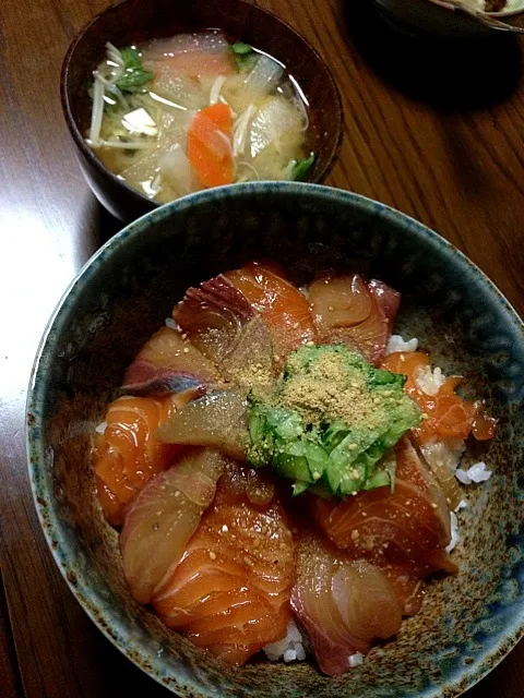 サーモンとハマチの漬け丼|ゆみかさん