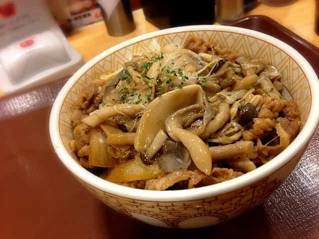 3種のきのこ牛丼|hirotomoさん