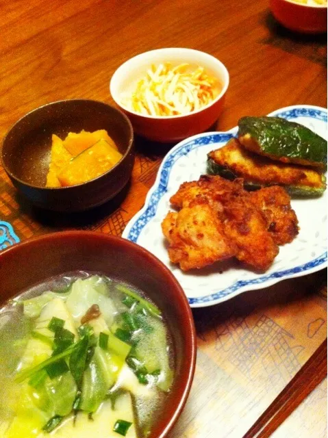 塩麹からあげ、ピーマン肉詰め揚げ、具だくさん春雨スープ、かぼちゃ煮、大根と人参和風コールスロー|二宮みさきさん