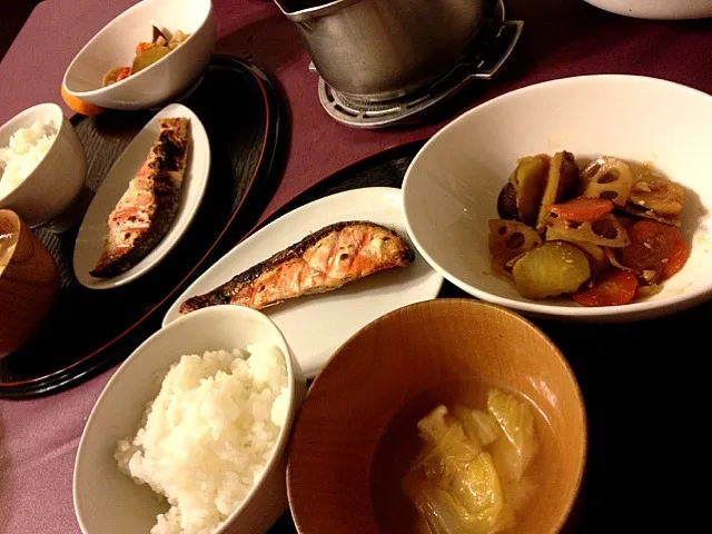 今日の晩ご飯 蓮根とさつまいものきんぴらと鮭の粕漬|よよさん