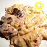 Pasta fresca rellena de boletus con salsa bechamel , champiñón y bacon.|Leticia Michelenaさん