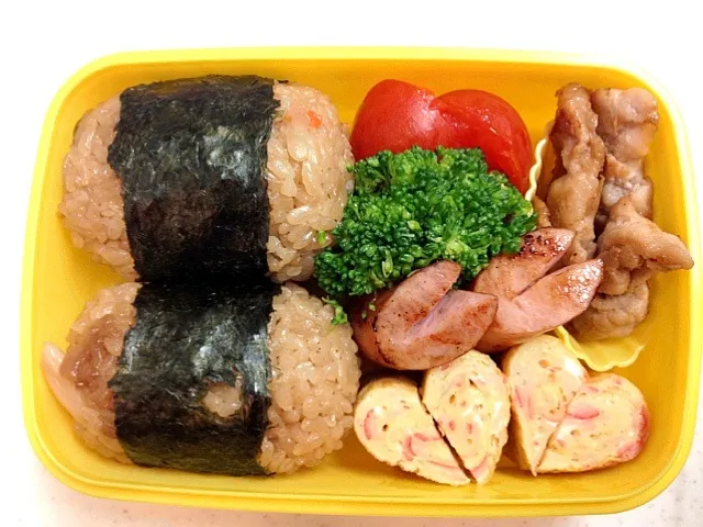 炊き込みご飯のおにぎり弁当|aichiiroさん