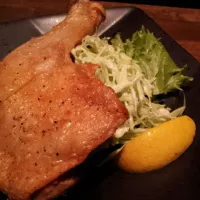 Snapdishの料理写真:骨付き鶏モモ肉の唐揚げ|nobuyuki kurodaさん