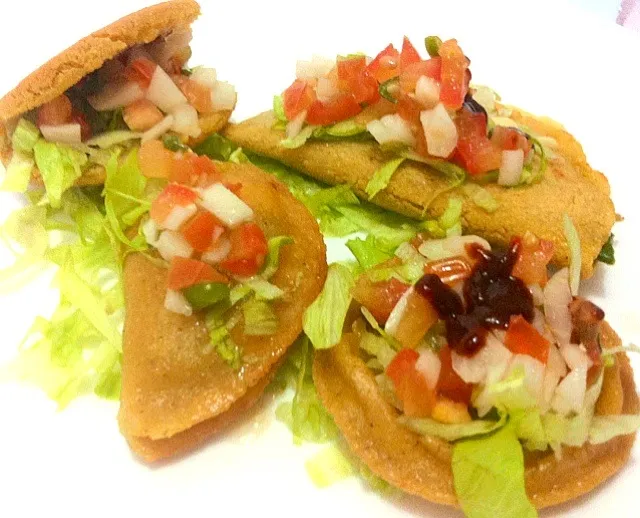 Mexican handmade snacks (sopes, quesadillas y gorditas, know as well as arepas in South America)|Jorge Bernal Márquezさん