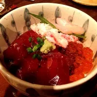 Snapdishの料理写真:カニイクラマグロ丼|やじまさん