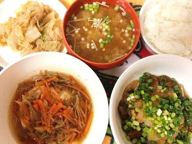 なめこの大根おろし和え
白菜の胡麻和え
きのこのあんかけ豆腐
えのきの味噌汁
ご飯|こなつさん