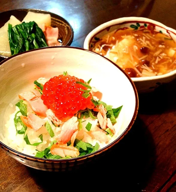 鮭といくらの親子丼、絹ごし豆腐のなめこ餡、大根とほうれん草の煮物|腐女村さん