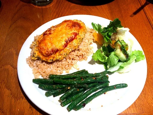 Snapdishの料理写真:Parmesan crusted chicken on brown rice, balsamic mandarin salad, garlic pepper beans.|karissa beldenさん