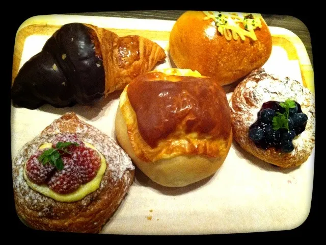 Danishes and croissants|Sonia Candraさん