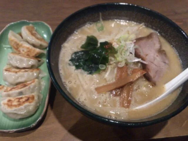 真源(北海道ラーメン)の味噌ラーメンと餃子|rose7さん