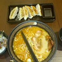 Snapdishの料理写真:ramen, gyoza, shochu|Andrew Sandesさん