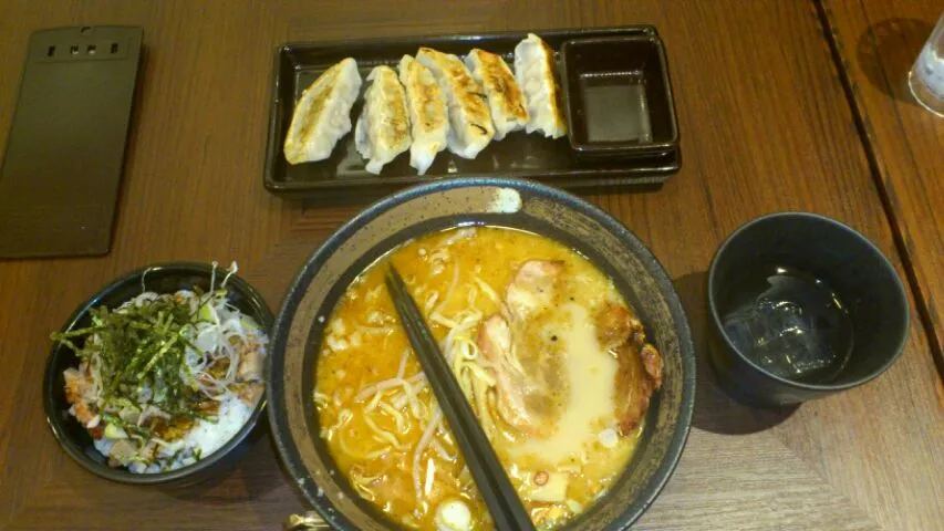 ramen, gyoza, shochu|Andrew Sandesさん