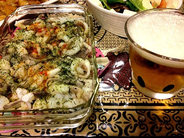 Snapdishの料理写真:イカ下足とキノコのオーブン焼き、ビール♫|Konohaさん