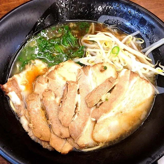 牛骨鶏ガラ醤油ラーメン|こじゅわいさん