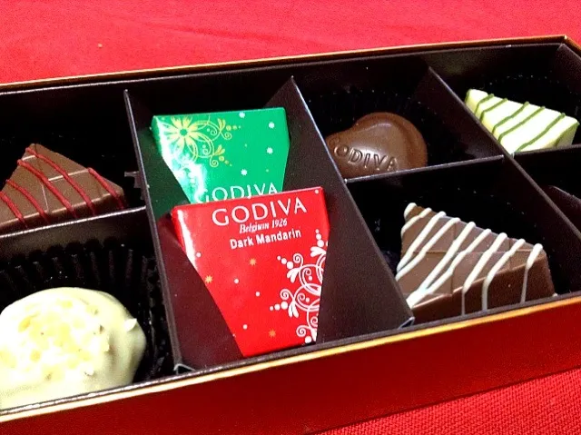 GODIVAのクリスマスチョコレート♫お歳暮でいただきました！|saniさん