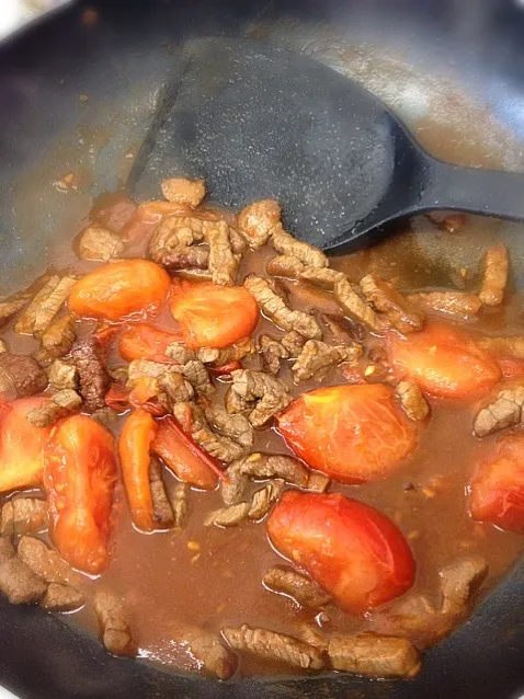 Stir fry beef and tomatoes|椰サゴさん