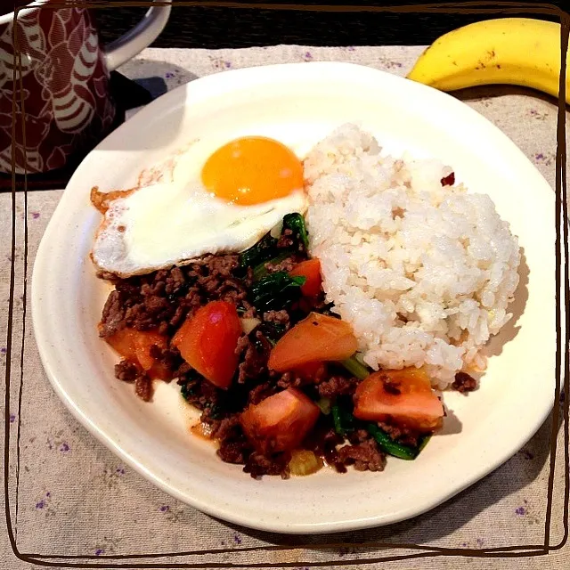 セロリとひき肉とトマトでエスニックぽいの|かぴこさん