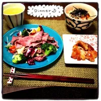 Snapdishの料理写真:ローストビーフの彩りサラダ＆鳥肉の照焼き＆ツナの炊込みゴハン♡|kayoさん