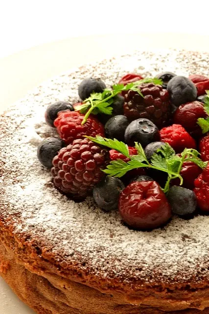 ベリーのショコラケーキ|ぎゅいさん