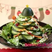 Snapdishの料理写真:Cucumber Christmas Tree Salad|bentoUSA.comさん