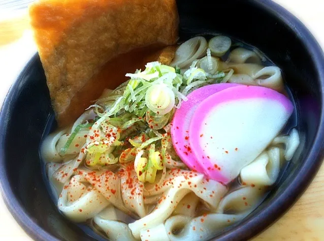 本日のランチ。きしめん(300円)。冷凍麺って意外と美味しいんですよね♪|JTKさん