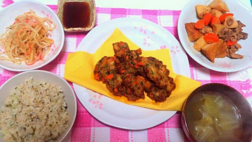 Snapdishの料理写真:12/６ 納豆の落とし揚げ、豚肉筍の煮物、もやしサラダ|あいちゃんさん