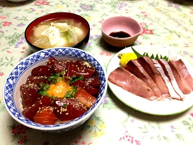 漬けマグロ丼、ハマチのお刺身、ジャガ豚と白菜のスープ☆|直場友紀恵さん