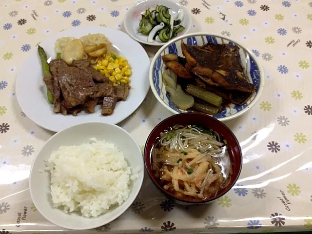 本日の夕食(^-^)/肉は国産、霜降りだぜ！♡( •ॢ◡-ॢ)✧˖° ♡えへ|ジローさん