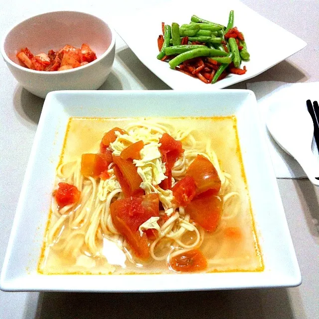 Tomato Noodle Soup served with Kimchi and Stir-fried Green Beans|Jessica Hsuさん