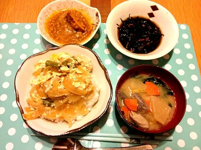 親子丼、かぼちゃそぼろあん、ひじき、味噌汁|なおさん