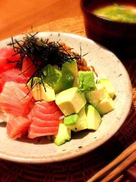 Snapdishの料理写真:まぐアボ納豆丼|akuomamさん