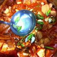 Snapdishの料理写真:kimchi and pork stew (kimchi jjigae)|Raine Melissa Rimanさん