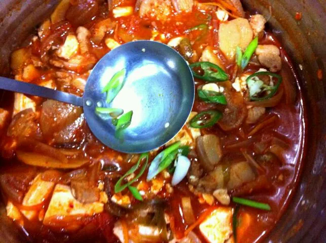 kimchi and pork stew (kimchi jjigae)|Raine Melissa Rimanさん