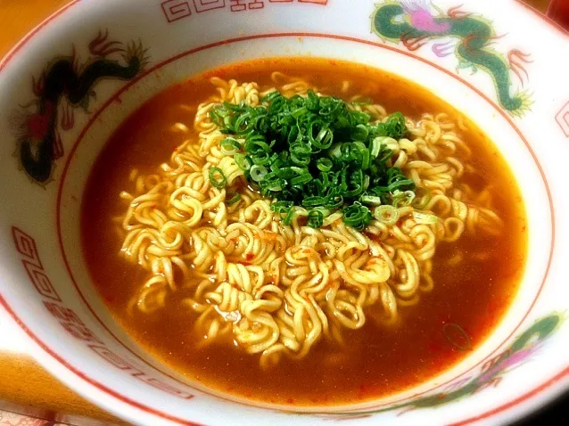 インスタントラーメンに豆板醤タップリ🍴|多華琥さん